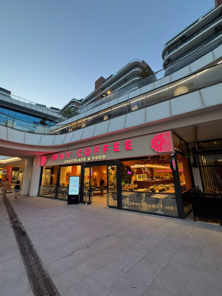 Why Coffee Marin24 şubesinin dış görünümü